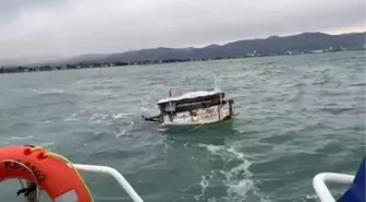 Samsun'da açık denizde sürüklenen tekne kıyıya çekildi