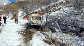 Taraftarları taşıyan minibüs şarampole kaydı