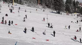 Uludağ'da hafta sonu tatilciler pistleri doldurdu
