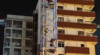 Vince çıkarak intihara kalkışan şahsı itfaiye vazgeçirdi