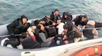 Ayvalık açıklarında 10 göçmen kurtarıldı