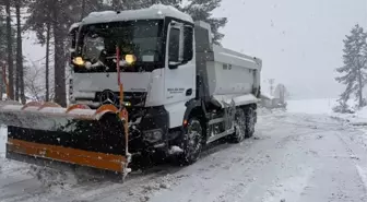 Bolu'da karla mücadele çalışması sürüyor