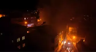 Bursa'da apartmanın deposunda çıkan yangın paniğe neden oldu: 1 kişi hastaneye kaldırıldı