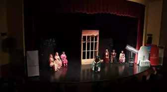 Bursa'da devlet koruması altındaki çocuklar tiyatro oyunu sahneledi