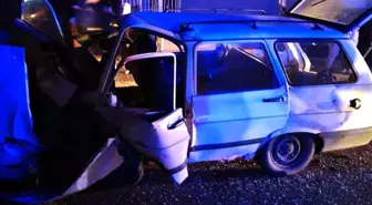 Direksiyon hakimiyeti kaybolan araç yoldan çıktı 4 yaralı