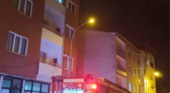 Erzurum'da bir binanın çatısında çıkan yangın hasara yol açtı