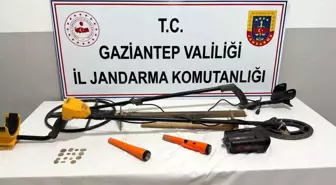 Gaziantep'te kaçak kazı yapan 2 şahıs suçüstü yakalandı: 15 adet tarihi sikke ele geçirildi