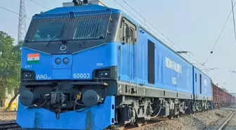 Hindistan'da Tren Yangını: 1 Kişi Hayatını Kaybetti