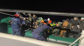 İzmir açıklarında 50 düzensiz göçmen yakalandı