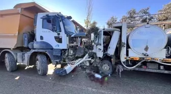 İzmir'de kamyon ile kamyonet çarpıştı: 1 yaralı