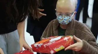 İzmir'de kanser tedavisi gören çocuklar için yeni yıl etkinliği düzenlendi