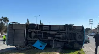 Kahramanmaraş'ta halk otobüsü ile hafif ticari aracın çarpıştığı kazada 17 kişi yaralandı