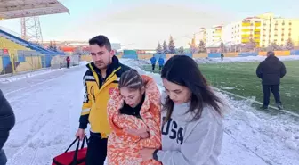 Kar ve soğuğa rağmen Ağrı Kadın Futbol Takımı'ndan 4 gollü galibiyet