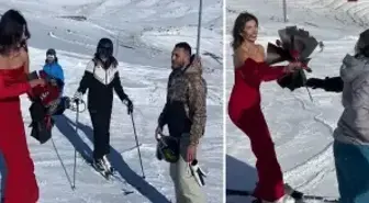 Kırmızı elbisesiyle Erciyes'te kayak yapıp, gül dağıttı