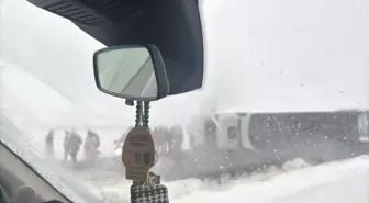 Kurtalan'da devrilen kamyonun sürücüsü yaralandı