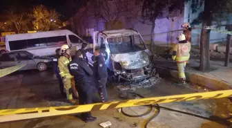 Manisa'da hurda kamyonette çıkan yangında erkek cesedi bulundu