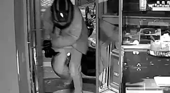 Iğdır'da kasklı hırsız kuyumcu dükkanından 5.5 kilo altın çaldı