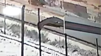 Nevşehir'de kayganlaşan yolda şarampole devrilen tır kameralara yansıdı