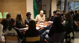 Otizmli genç tiyatro eğitimleriyle sahne hayaline adım adım yaklaşıyor