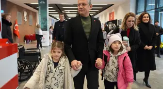 Özgür Özel, Ferdi Zeyrek'in kızlarını okula götürdü