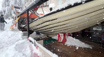 Safranbolu'da kar nedeniyle çatı ve tenteneler çöktü