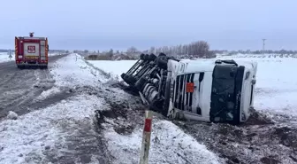 Şanlıurfa'da asit yüklü tanker devrildi: 1 yaralı