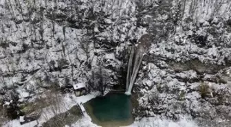 Sinop'ta Erfelek Tatlıca Şelaleleri Tabiat Parkı kış güzelliğine büründü