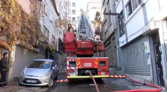 Şişli'de evinin yandığını gören kadın fenalaştı