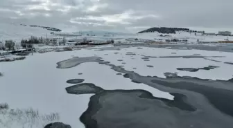 Sivas'ta soğuk hava; Hafik Gölü kısmen buz tuttu