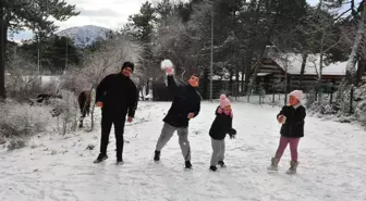 Spil Dağı, beyaz örtüyle kaplandı