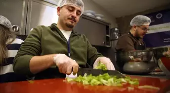 Üniversite öğrencileri YEDAM danışanları için yemek yaptı