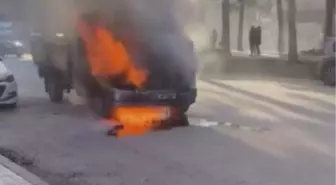 Amasya'da seyir halindeki kamyonet yandı