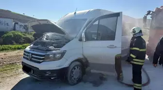 Antakya'da seyir halindeki minibüste korkutan yangın
