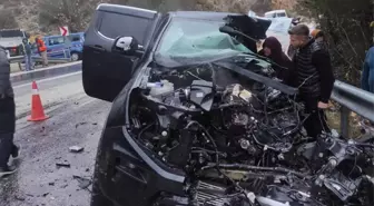 Antalya'da tırla çarpışan otomobildeki 2 kişi yaralandı