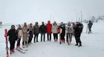 Bartın Üniversitesi öğrencileri kış sporları uygulamalarını Sarıkamış'ta yaptı