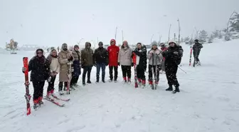 Bartın Üniversitesi öğrencileri kış sporları uygulamalarını Sarıkamış'ta yaptı