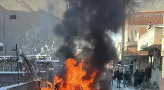 Batman'da park halindeki otomobil yandı