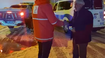 Çankırı'da kar yağışı nedeniyle yolda kalan vatandaşların bekleyişi sürüyor