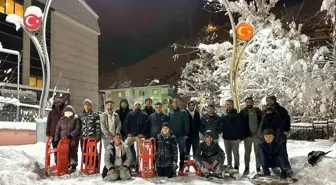 Çatak'ta çocuklar kar katilini eğlenceye dönüştürdü