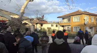 Çatalca'da evi yanan kadın uzun süre gözyaşı döktü