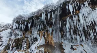 Dipsizgöl Şelalesi'nde kış güzelliği; dev sarkıtlar oluştu