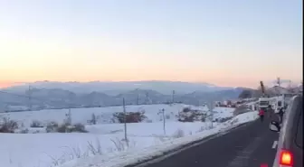 Diyarbakır'da tır devrildi, yol ulaşıma kapandı