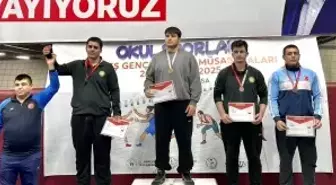 Genç güreşçiler Manisa'da mindere çıktı