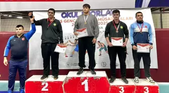 Genç güreşçiler Manisa'da mindere çıktı