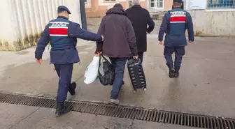 Bafra'da hapis cezası bulunan baba-oğul aynı evde yakalandı