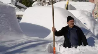 İlçe kara gömüldü! Vatandaşlar arabasını bulamıyor
