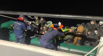 İzmir açıklarında 50 düzensiz göçmen yakalandı