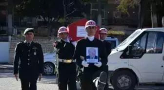 Kıbrıs gazisi emekli astsubay askeri törenle son yolculuğuna uğurlandı