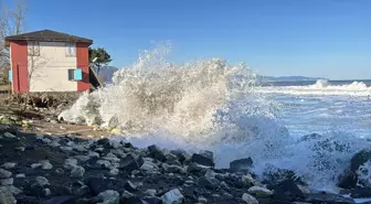 Ordu'da fırtına; dalga boyu 5 metreye ulaştı
