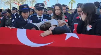 Yalova'da şehit düşen polis memuru Akçakoca'da toprağa verildi